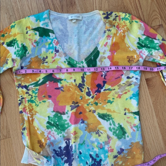 Kinross 100% Cashmere V-neck. - Picture 4 of 6